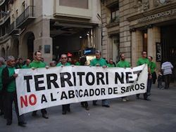 Més de 400 persones es van manifestar a Lleida el 31.3.2012 contra l'abocador