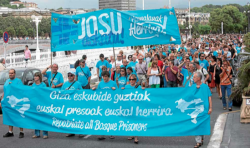 Capçalera de la manifestació d'ahir a Donostia