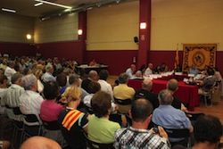 El ple d'Arenys de Munt, ple de gom a gom