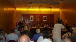 Plenari de l'Ajuntament d'Argentona en el moment de la votació
