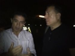 Serafin Castellanos mira de respondre els requeriments de Toni Infante