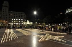 Estelada d'espelmes a Plaça Catalunya