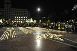 Estelada d'espelmes a Plaça Catalunya