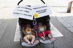 Manifestació festiva i familiar a Barcelona