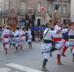 Cercavila pels carrers d?Artés durant el Correllengua 2011