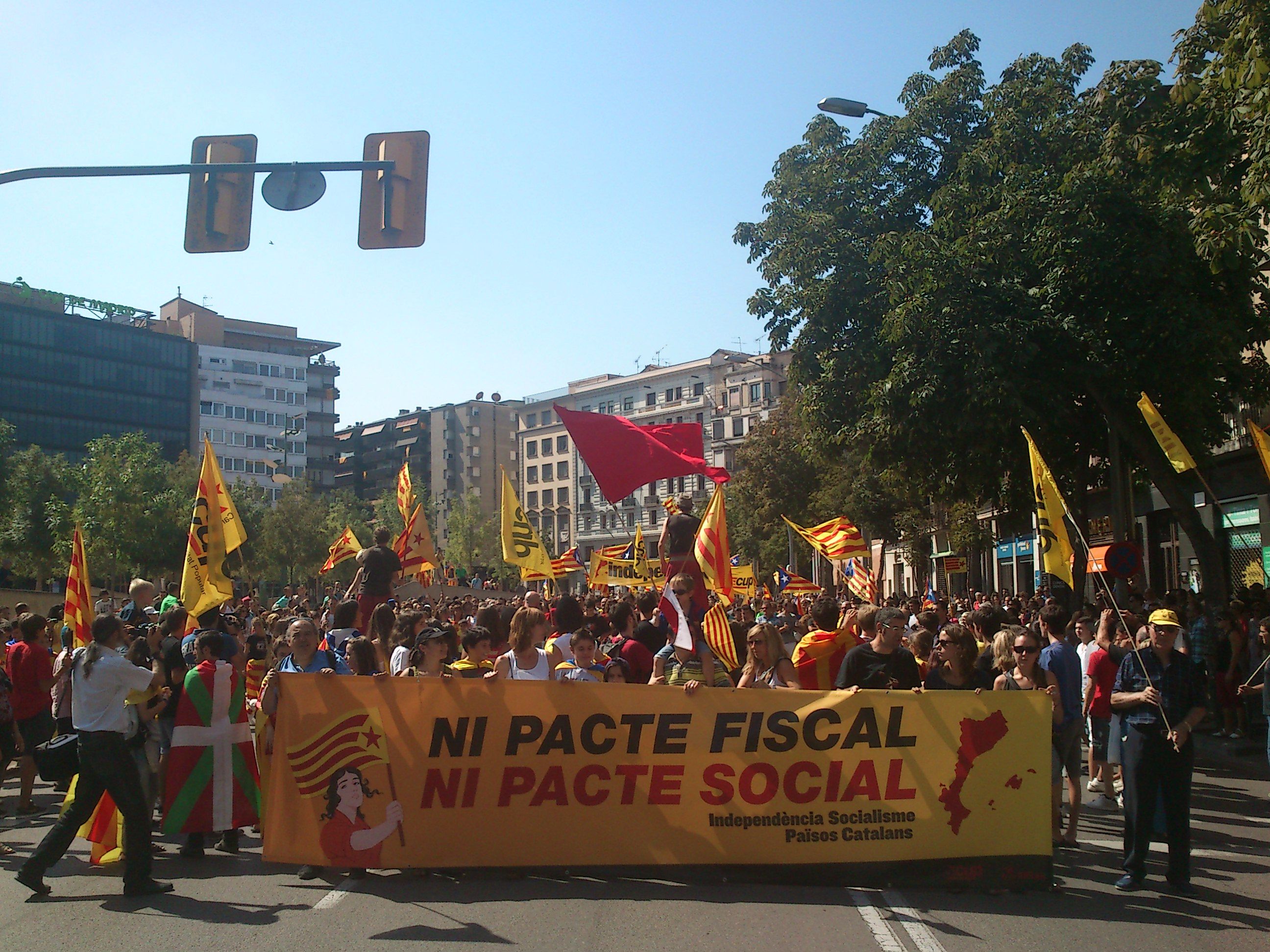 Capçalera de la manifestació de Girona