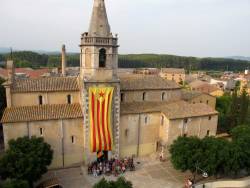 L'església de Salt guarnida amb l'estelada