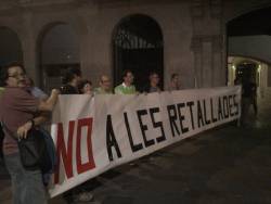 Els treballadors de l'Ajuntament de Girona en lluita pels drets laborals, a l'entrada del Ple de Girona