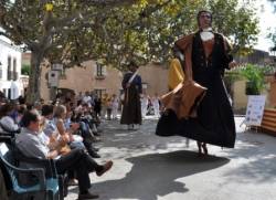 Els gegants, l'any passat, celebrant el caliu de la flama a Sant Vicents de Montalt