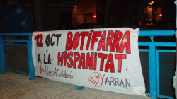 Pancarta d'Arran del Baix Ebre en contra del Dia de la Hispanitat