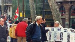 En Ramon Rocabayera, en una acció reivindicativa a les Rambles de Barcelona a favor del Poble Basc, el 1997.