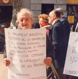 En Ramon Rocabayera, en una fotografia el 1996, reclamant la llibertat dels presos independentistes
