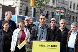 Safont-Tria i la desena d'independentistes històrics, davant la presó Model