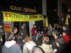 Acció de la CUP-AE de Girona a Caja Madrid