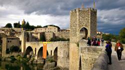 Estelada al Pont de Besalú