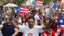 Manifestants boricues a favor dels drets de Puerto Rico