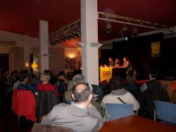 La xerrada ha omplert el Cafè-teatre Àgora del centre cívic de Sol i Padrís