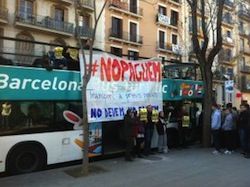 Ocupen un bus turístic per presentar la campanya #nopaguem
