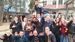 El grup d'agressors neonazis, en una foto obtinguda pel Setmanari La Directa.