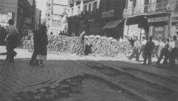 Barricades al carrer Gran de Gràcia l'octubre de 1934