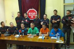 Roda de premsa de l'Associació de Bombers de València i Stop Desnonaments