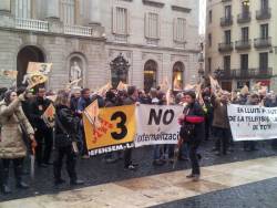 Protesta pel desmantellament territorial de TV3 a la plaça Sant Jaume