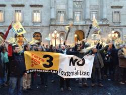 Protesta pel desmantellament territorial de TV3 a la plaça Sant Jaume