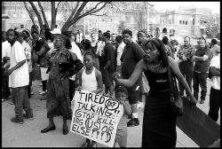 2001 Decretat el toc de queda a Cincinnati (EUA), arran d'una agressi&oacute; racista