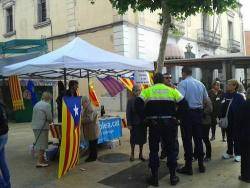 Agressió verbal i material a un paradeta de l?ANC l?Hospitalet