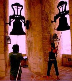 El repic de les campanes, també dit batallades, un instrument de l'Església?