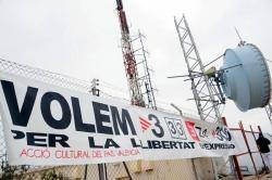 Pancarta reinvidicant TV3 junt un repetidor al País Valencià. Font: ACPV