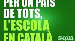 Cartell "Per un país de tots, l?escola en català" per manifestar la nostra oposició