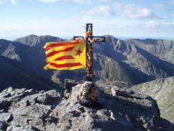 Estelada al cim del Canigó