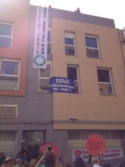 La PAH ocupa a Badalona un edifici del BBVA i un altre immoble a Torrevella