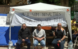 Alexandru, Viore i Titus, treballadors de l'empresa COMROC 2006, en el 20è dia en vaga de fam