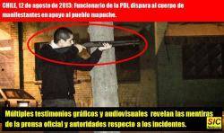Un membre de la PDI xilena (Policía de Investigación) disparant contra manifestants