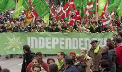 Cadena humana d'Independentistak en solidaritat amb la Via Catalana