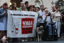 Plaça de Sant Jaume a Barcelona en solidaritat amb el docents en vaga