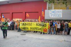 Concentració en suport als bombers de Mataró