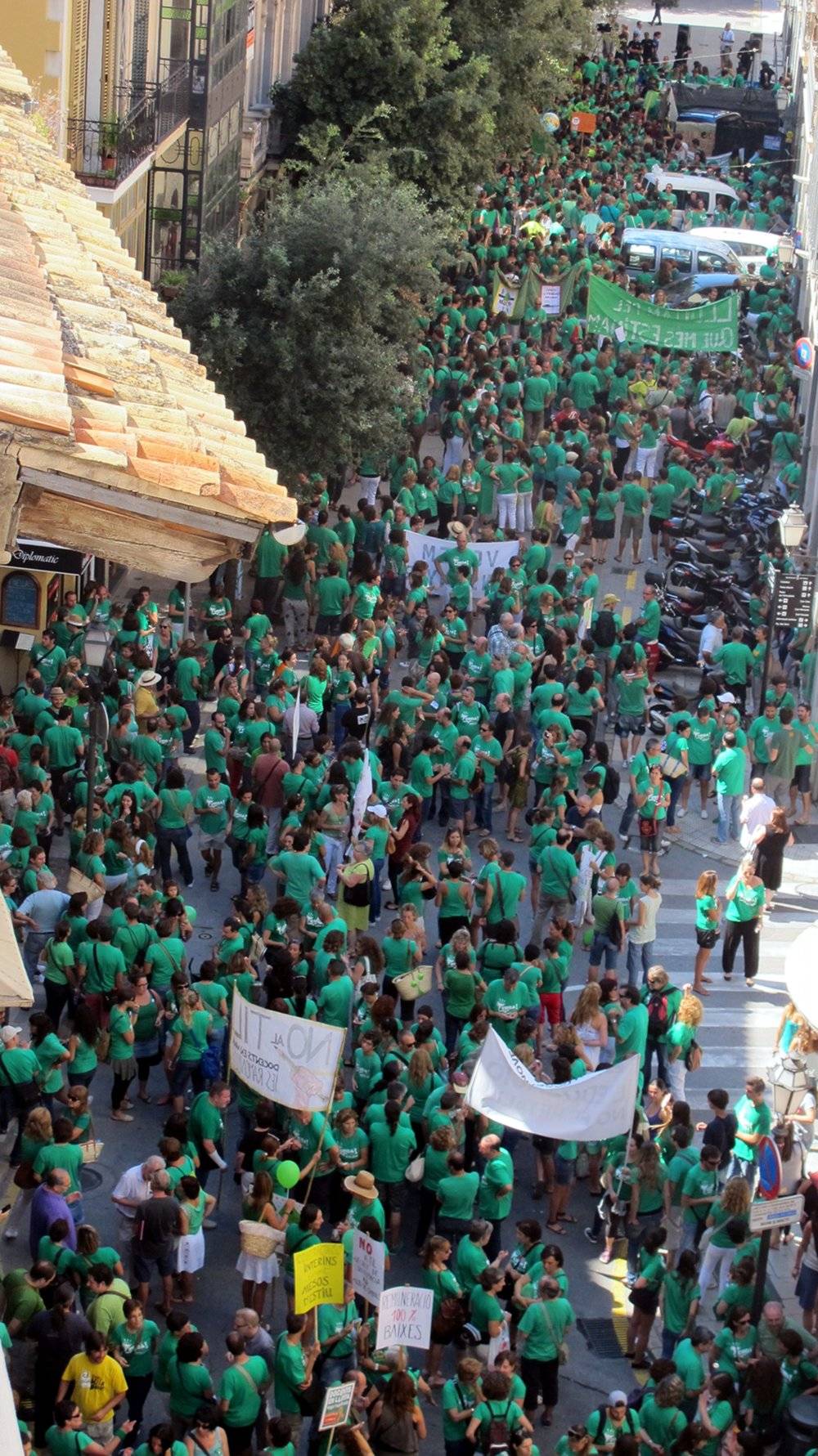 Concentració per l'educació davant del Parlament Balear