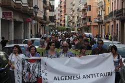 La manifestació antitaurina va recórrer un any més els carrers d'Algemesí