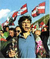 1996 L'ultra populista i cantonalista Umberto Bossi proclama la independència de la Padània