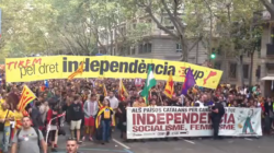 Sota el lema "Als Països Catalans decidim independència, socialisme i feminisme per canviar-ho tot"