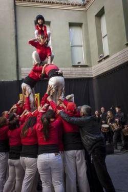 Durant l'actuació de la Colla castellera de Cullera