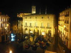 Acampada a la plaça Major de Manresa