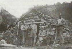 Membres del Regiment Pirinenc nº1 al Llano de Oncins prop de Torla el maig de 1937 (Arxiu d'Antoni Nolla i Fort)