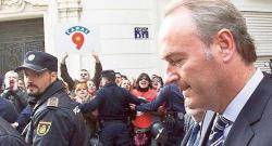 Fabra, en una de les ocasions que va ser escridassat pel tancament de RTVV Foto: LasProvincias