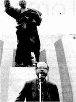 Xirinacs, en la inaguració al monument a Pau Claris