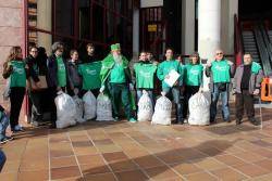 L'Assembla de docents de les Illes lliuren carbó a la consellera