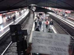 Moment de la protesta a l'anda del Metro de Sagrera Foto: Oriol_Corral